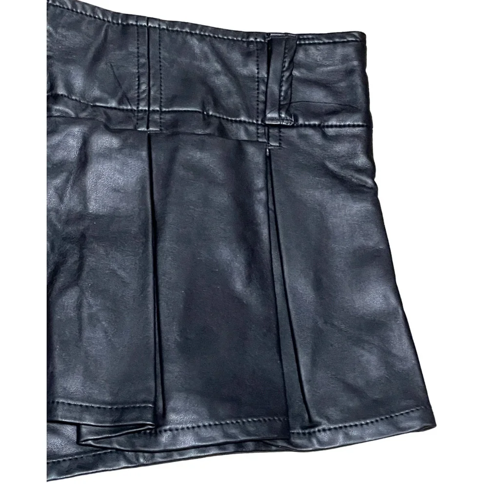 NEW FREE PEOPLE BLACK VEGAN FAUX LEATHER PLEATED MICRO MINI SKORT SKIRT SZ 10